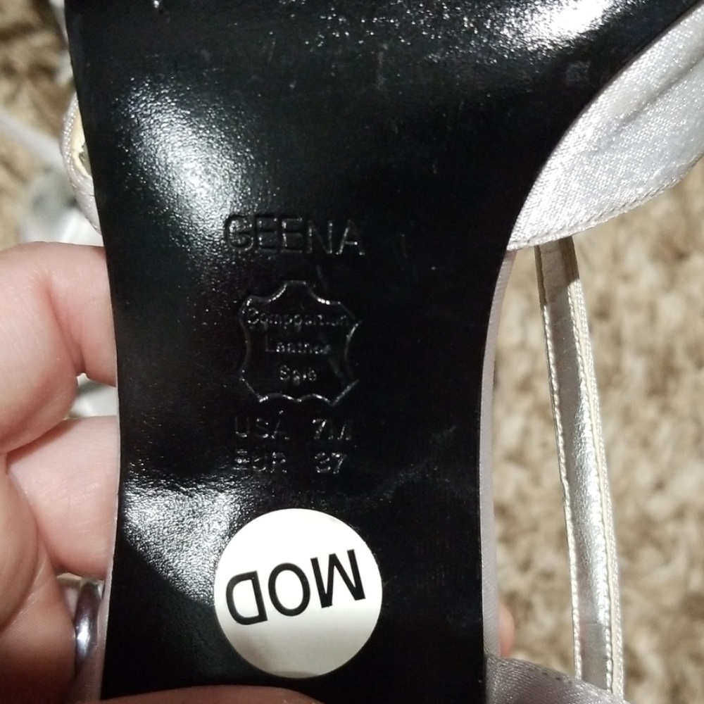 Heels - Picture 2 of 2
